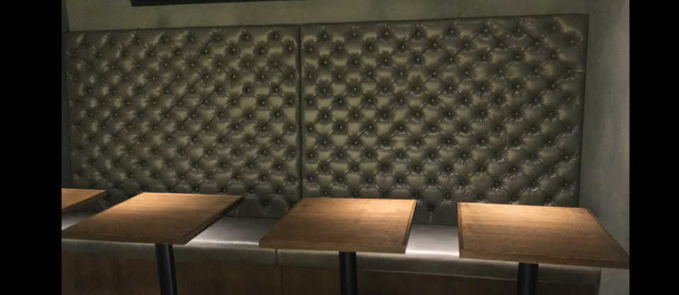 カフェバー店舗特注ひだ取りボタン絞め新規製作ソファー